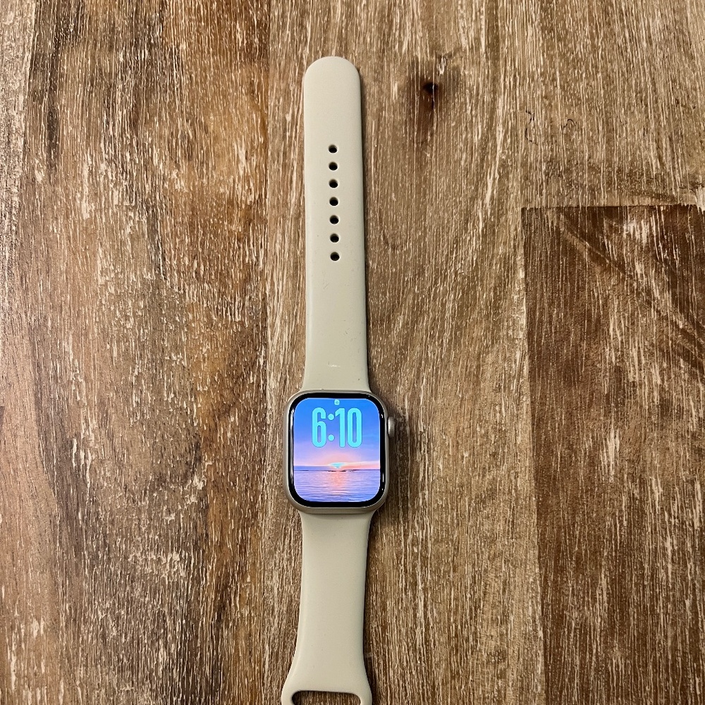 Apple Watch Series 7 (GPS + Cellular, 41mm) Starlight Aluminum Case - Picture 3 of 6